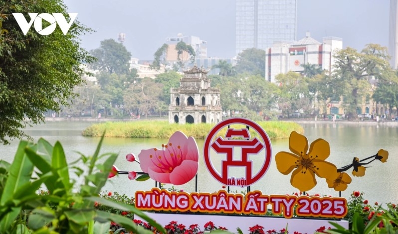 tet decorations light up hanoi s streets picture 7