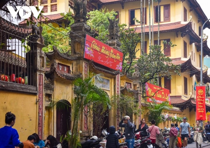 tet decorations light up hanoi s streets picture 8