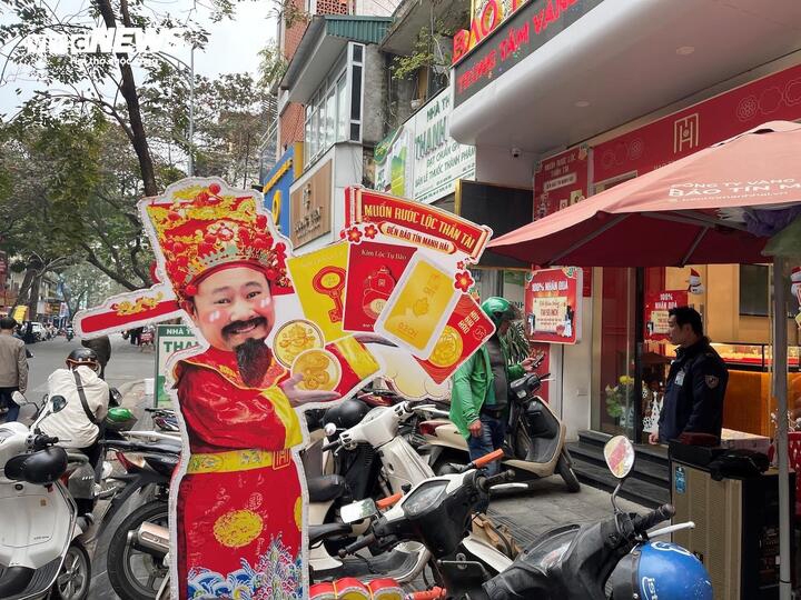 chua nghi tet, cua hang vang da ngong cho ngay via than tai hinh anh 1