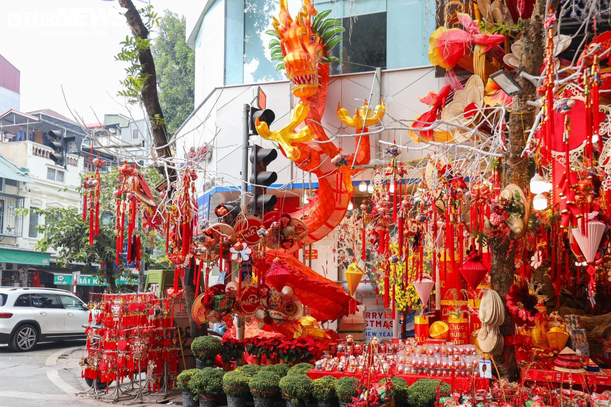 hang ma street decked out in red for tet celebrations picture 11