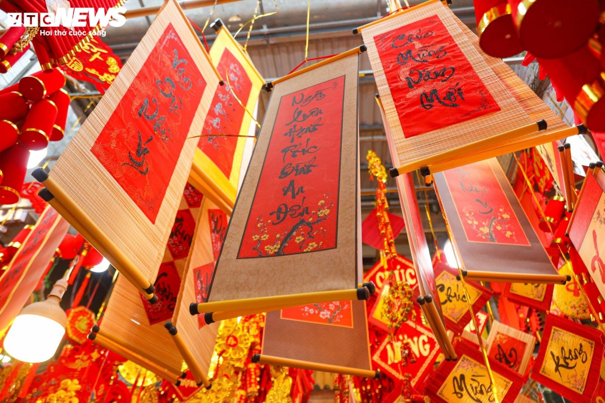 hang ma street decked out in red for tet celebrations picture 8