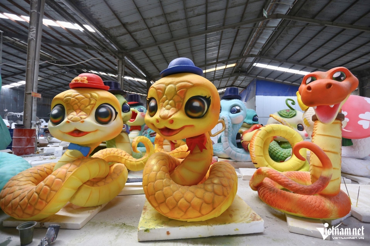 snake-shaped figurines created for lunar new year celebration picture 2