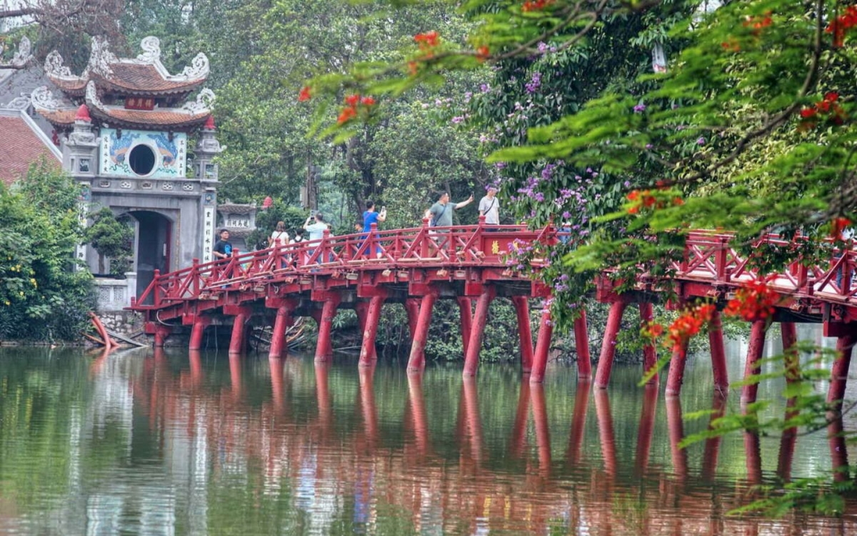 thoi tiet mung 2 tet bac bo va bac trung bo troi ret, trua chieu nang hinh anh 1