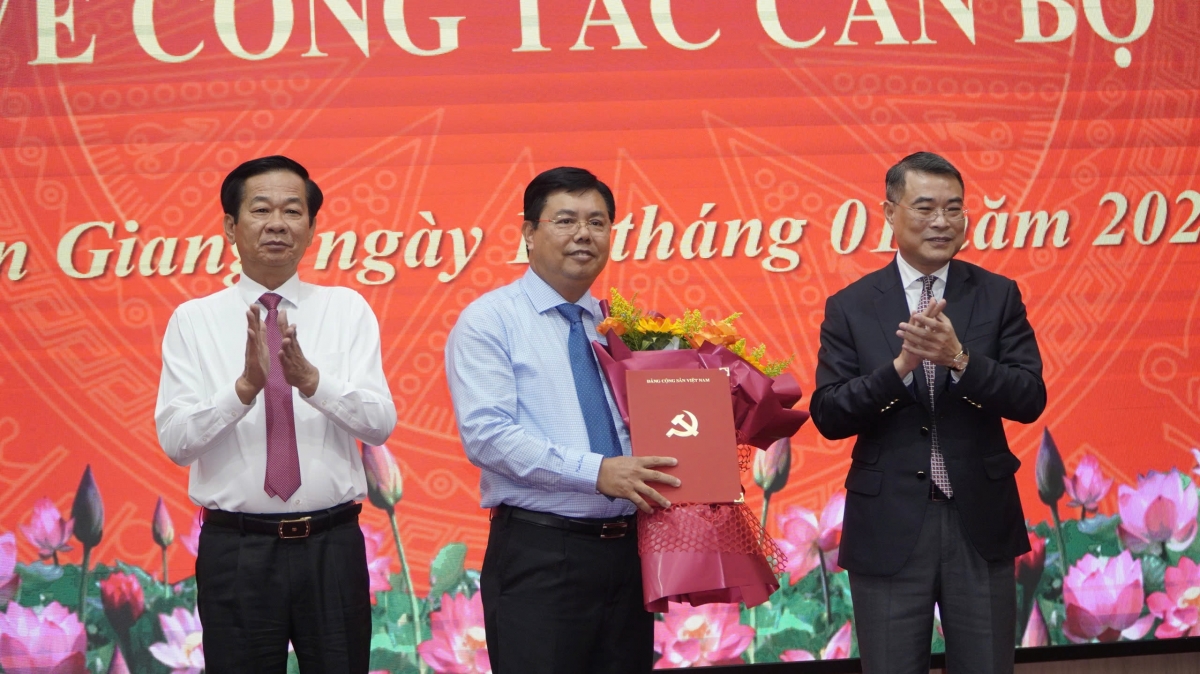 bí thư cà mau được điều động, chỉ định giữ chức bí thư kiên giang hình ảnh 1 bi thu ca mau duoc dieu dong, chi dinh giu chuc bi thu kien giang hinh anh 1