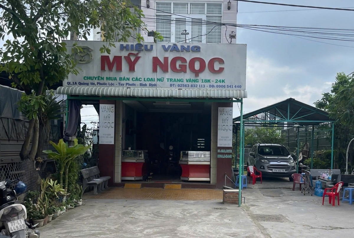 bắt kẻ dùng búa, bình xịt hơi cay tấn công chủ tiệm vàng cướp tài sản hình ảnh 2 bat ke dung bua, binh xit hoi cay tan cong chu tiem vang cuop tai san hinh anh 2