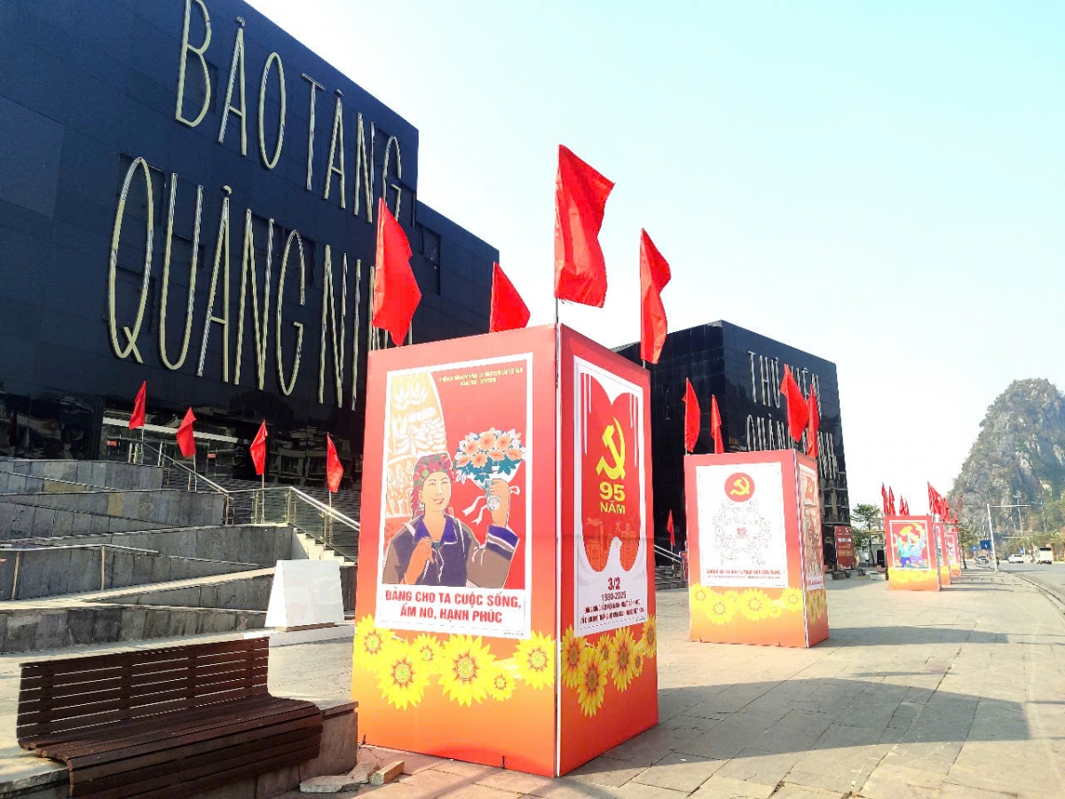 khai mạc triển lãm tư liệu, hình ảnh 95 năm truyền thống vẻ vang của Đảng hình ảnh 2 khai mac trien lam tu lieu, hinh anh 95 nam truyen thong ve vang cua Dang hinh anh 2