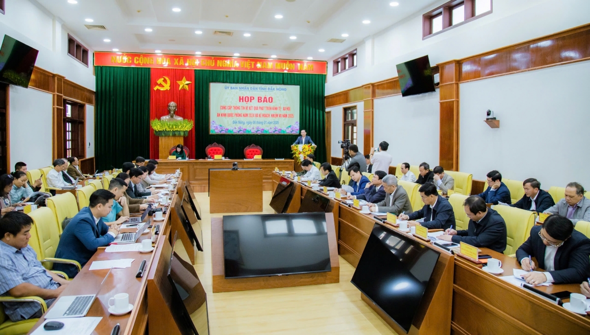 6 phó giám đốc sở ở Đắk Nông làm đơn nghỉ hưu trước tuổi
