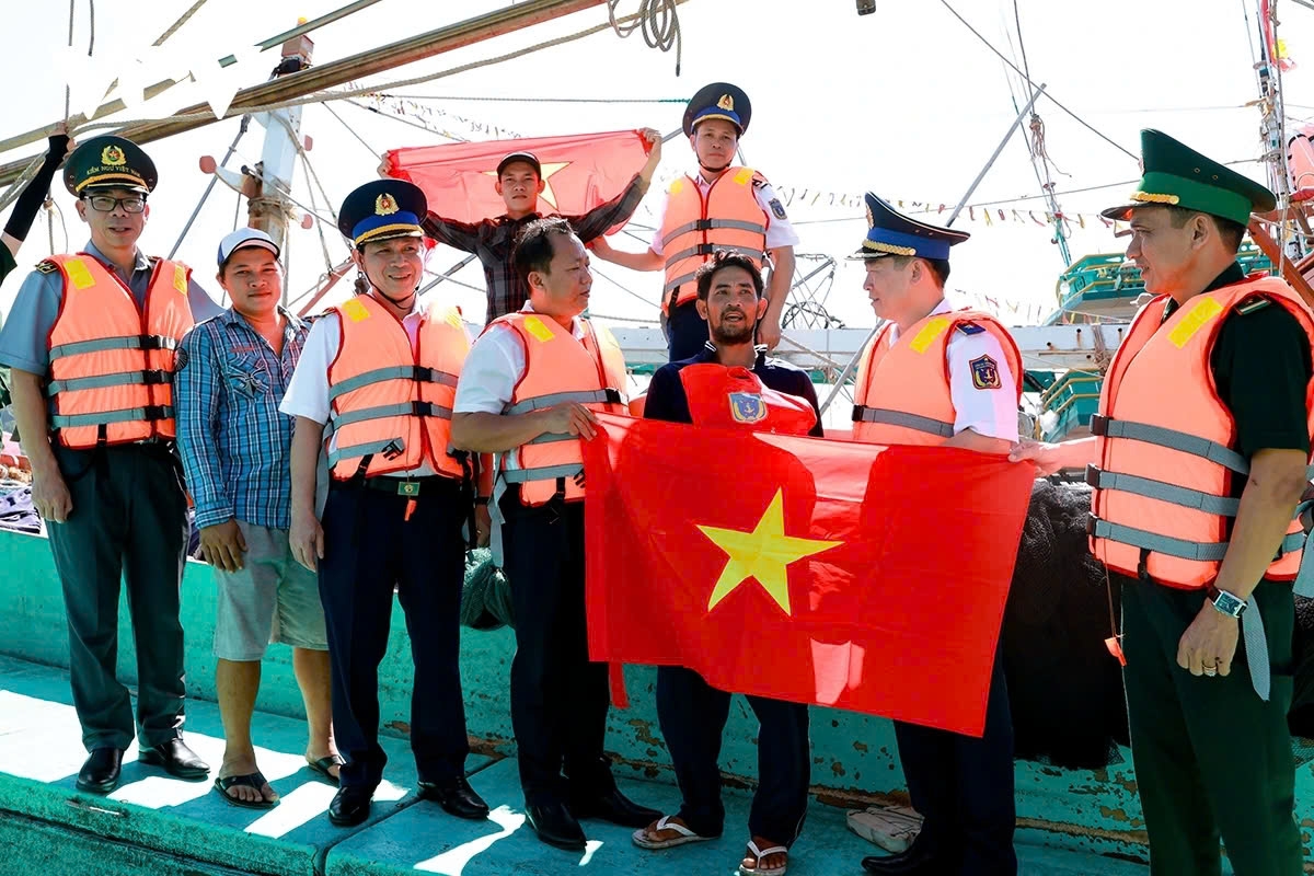 the guardians of peace amid vast seas for joyous tet celebrations picture 2 the guardians of peace amid vast seas for joyous tet celebrations picture 2
