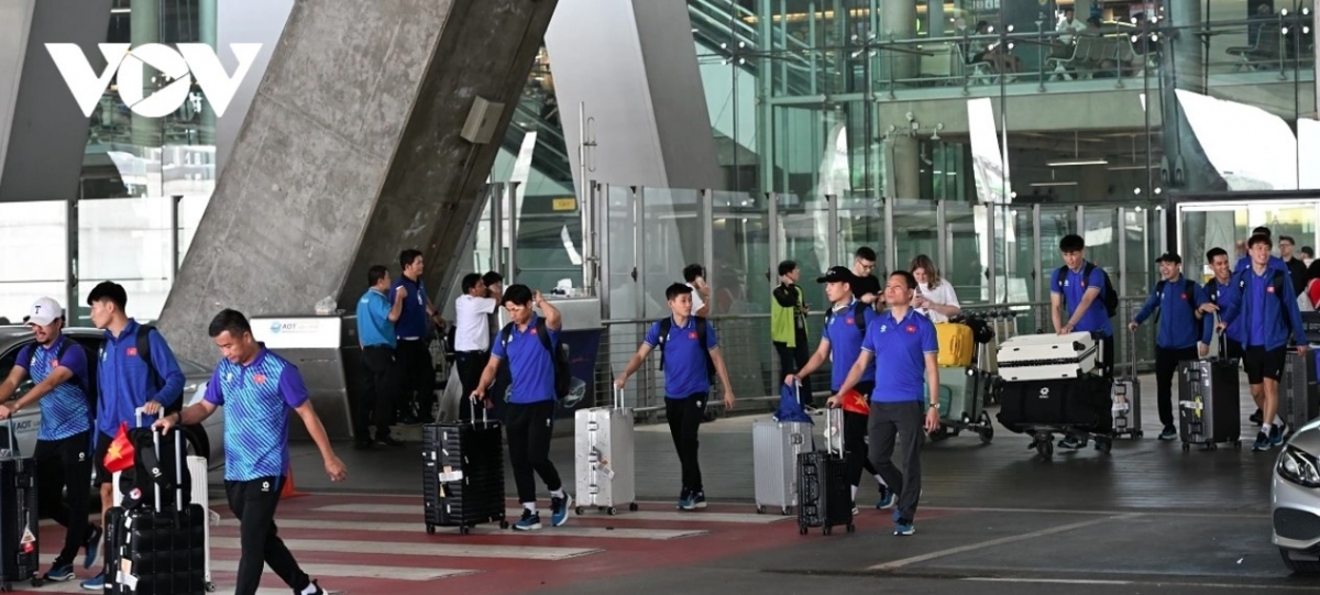 local players arrive in thailand for asean cup final second leg picture 2