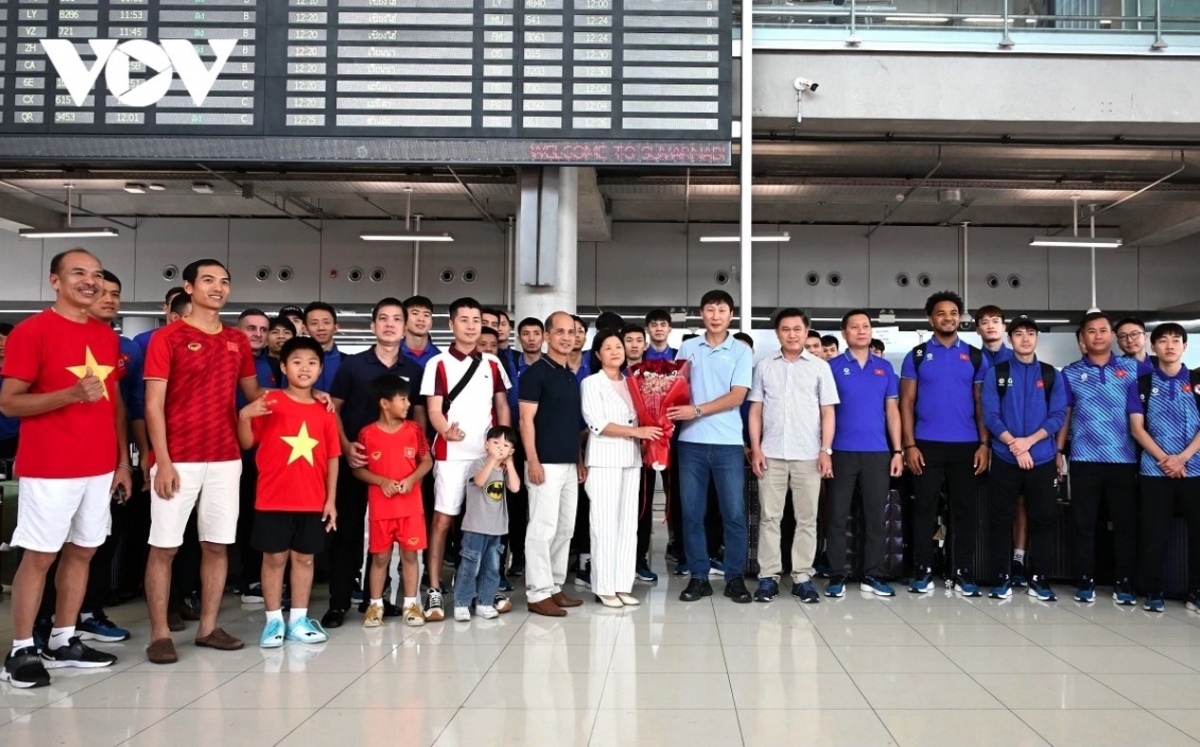 local players arrive in thailand for asean cup final second leg picture 4