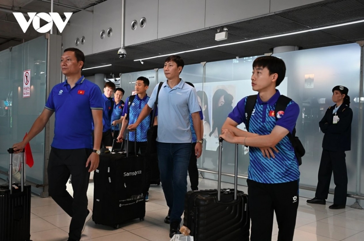 local players arrive in thailand for asean cup final second leg picture 6