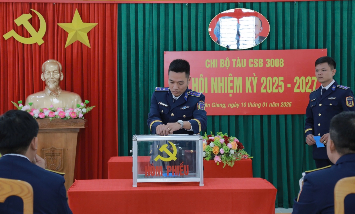 Tổ chức thành công Đại hội Chi bộ Tàu Cảnh sát biển 3008