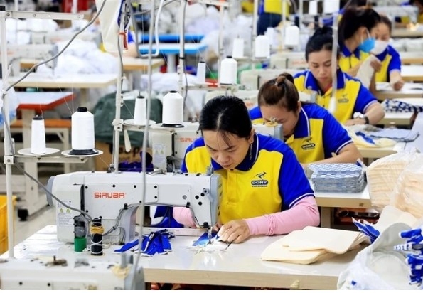 vietnam to become asia-pacific region s fastest growing economy in 2026 picture 1