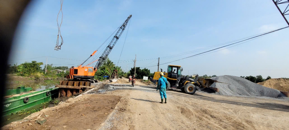 nhon nhip tren cong truong cao toc cao lanh- an huu ngay dau nam moi hinh anh 4