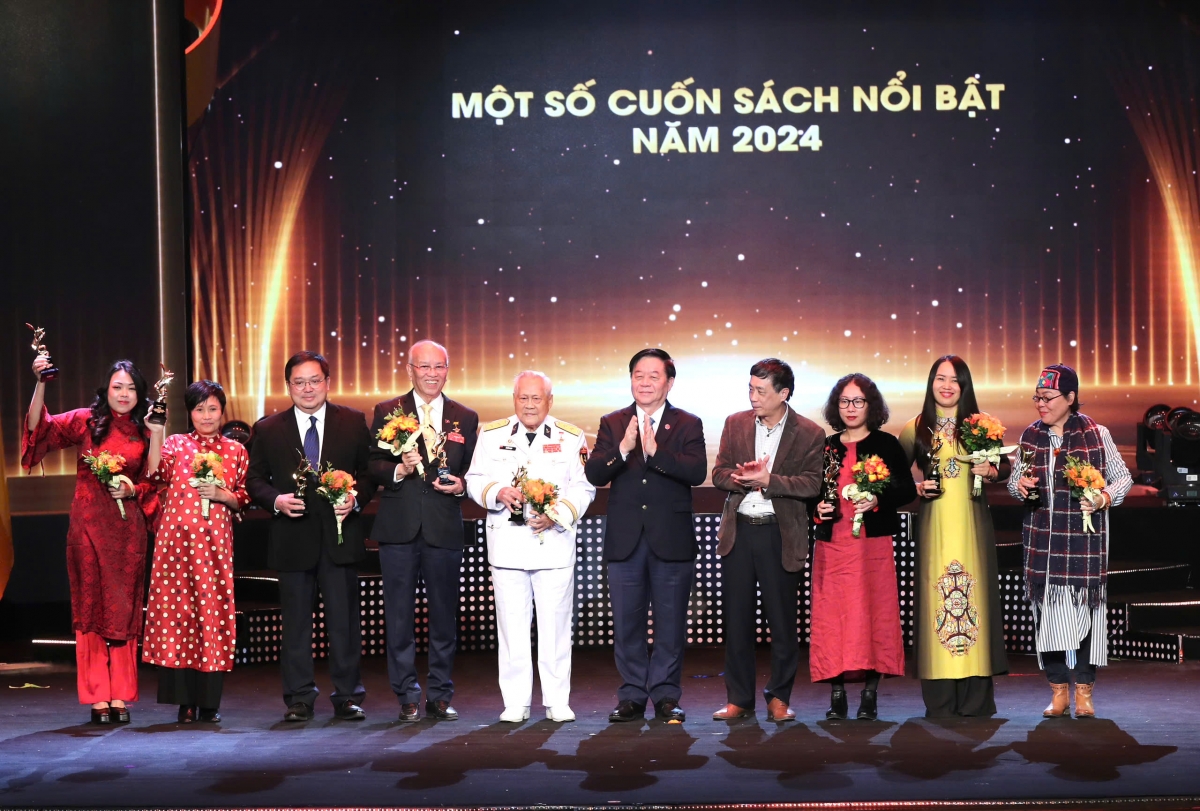 hieuthuhai gianh giai guong mat tre noi bat cua nam 2024 do bo van hoa trao hinh anh 3