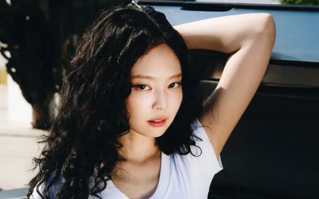 Jennie (BlackPink) đi tìm bản ngã trong album mới