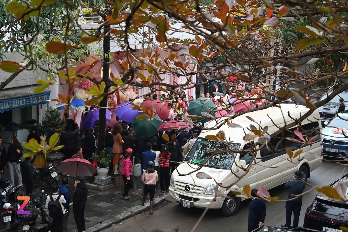 le an hoi cua A hau phuong nhi va con trai ty phu pham nhat vuong hinh anh 2