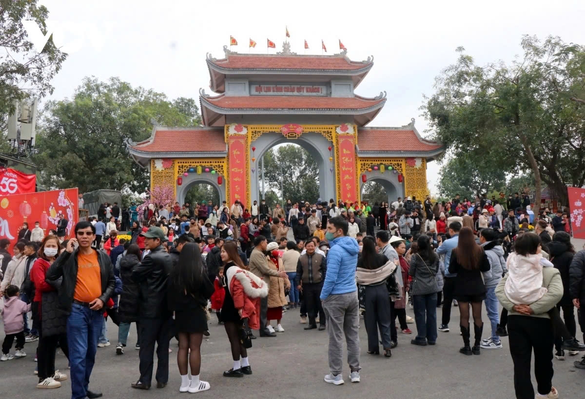 thousands flock to lim festival 2025 despite freezing weather picture 1 thousands flock to lim festival 2025 despite freezing weather picture 1