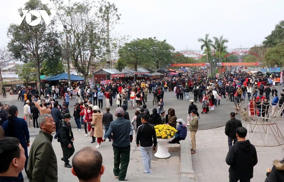 thousands flock to lim festival 2025 despite freezing weather picture 11 thousands flock to lim festival 2025 despite freezing weather picture 11