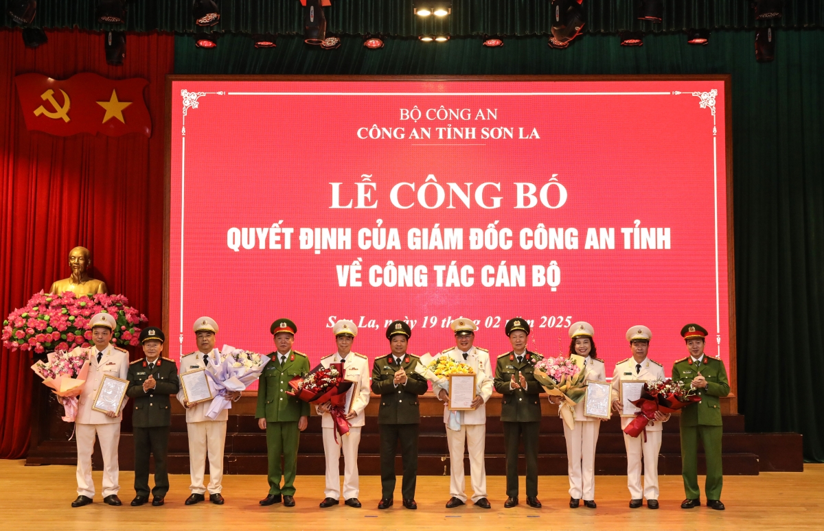 21 lãnh đạo cấp phòng Công an tỉnh Sơn La xin nghỉ hưu trước thời hạn