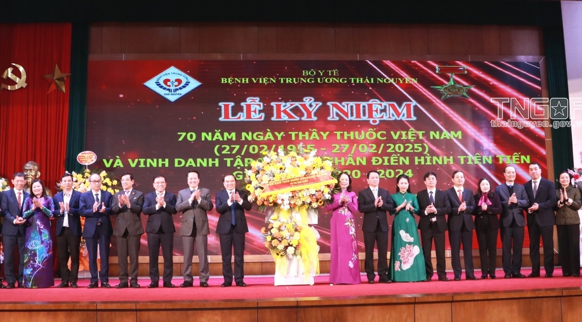 phó chủ tịch nước dự kỷ niệm ngày thầy thuốc tại thái nguyên hình ảnh 1 pho chu tich nuoc du ky niem ngay thay thuoc tai thai nguyen hinh anh 1