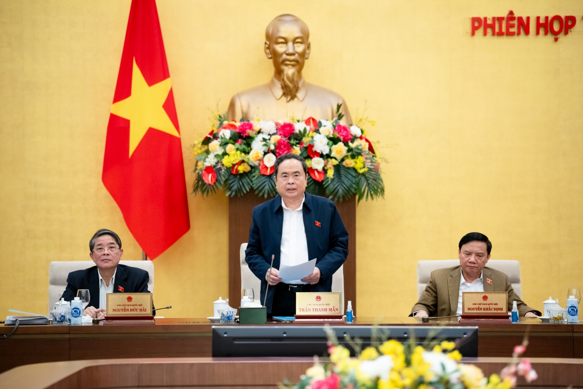 ban hành 05 nghị quyết của Ủy ban thường vụ quốc hội về công tác cán bộ hình ảnh 1 ban hanh 05 nghi quyet cua Uy ban thuong vu quoc hoi ve cong tac can bo hinh anh 1