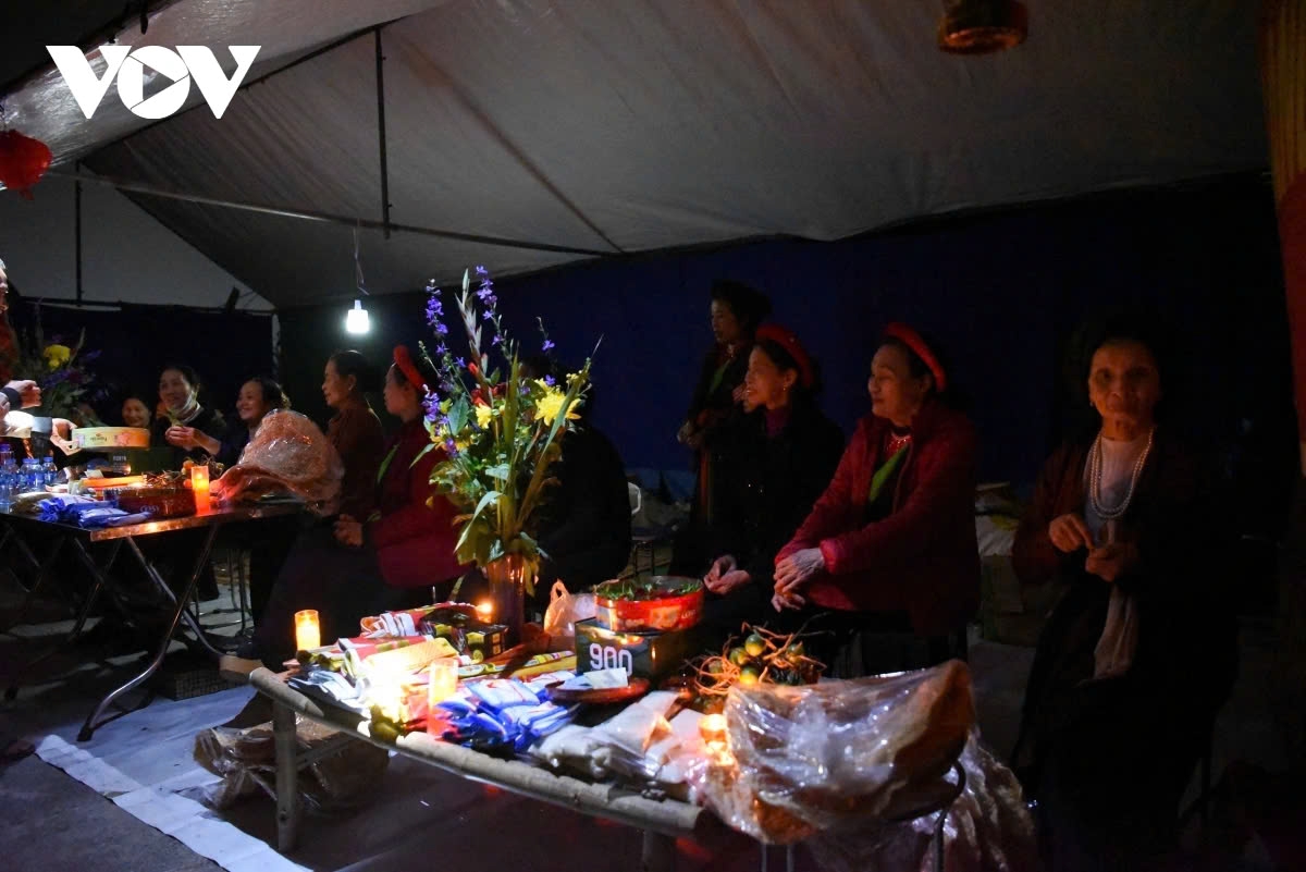the unique yin yang market that meets once a year in northern vietnam picture 4
