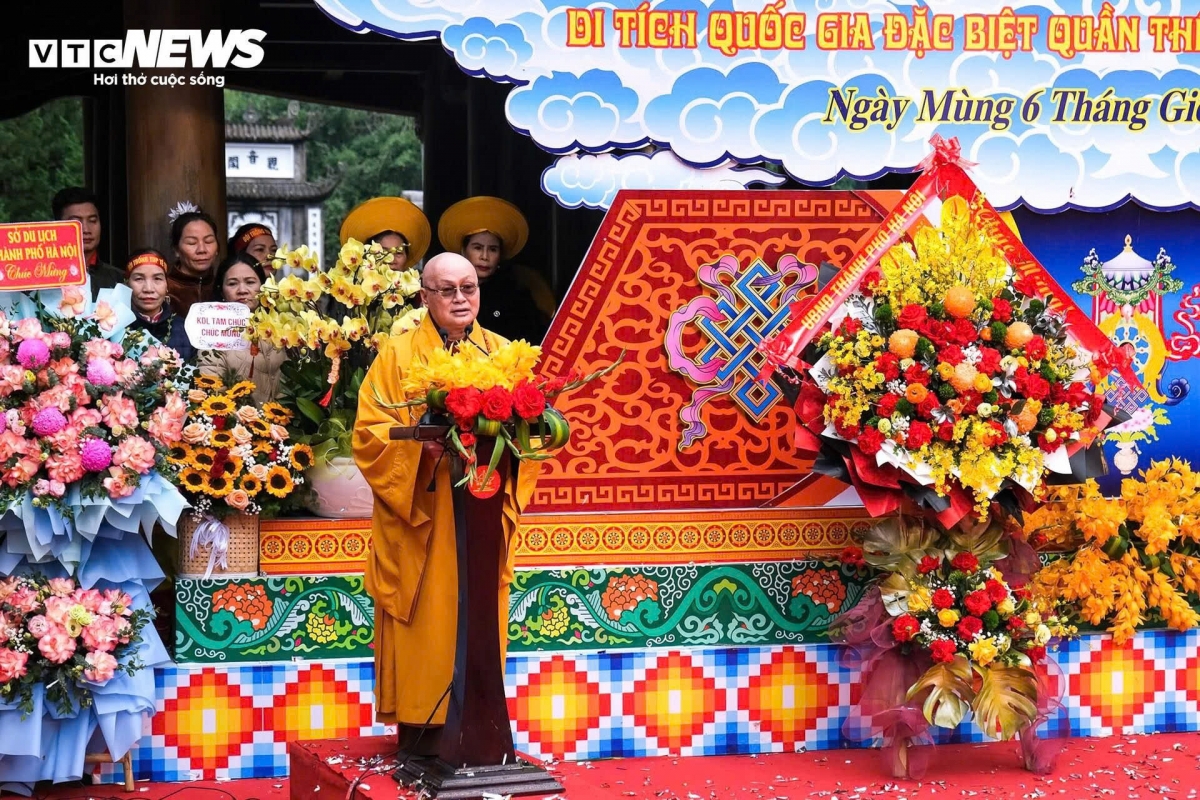 pilgrims brave rain and cold to join perfume pagoda festival picture 6 pilgrims brave rain and cold to join perfume pagoda festival picture 6