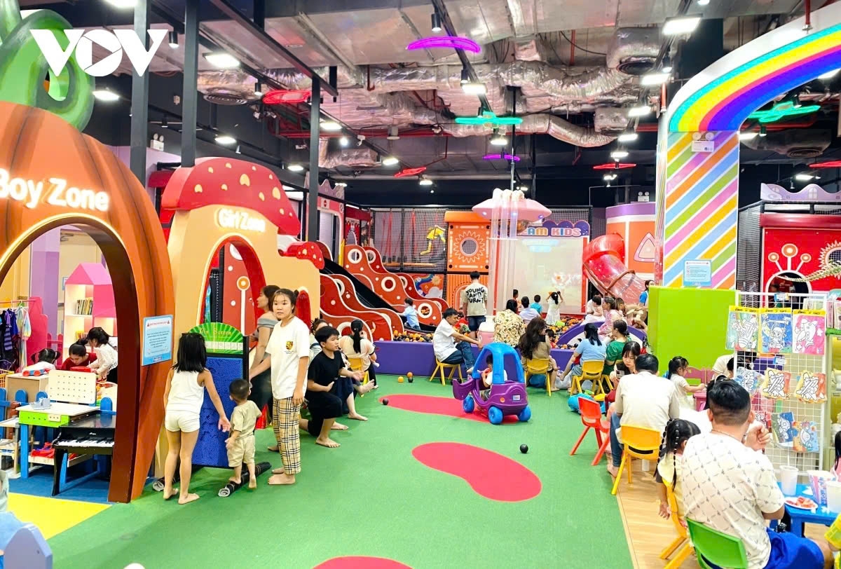 shopping malls crowded with tet holidaymakers, prices remain unchanged picture 6