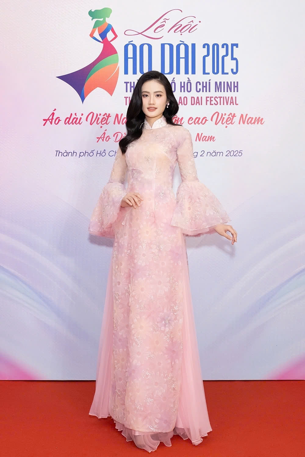 ambassadors selected to honour traditional vietnamese costume Áo dài picture 8 ambassadors selected to honour traditional vietnamese costume Ao dai picture 8