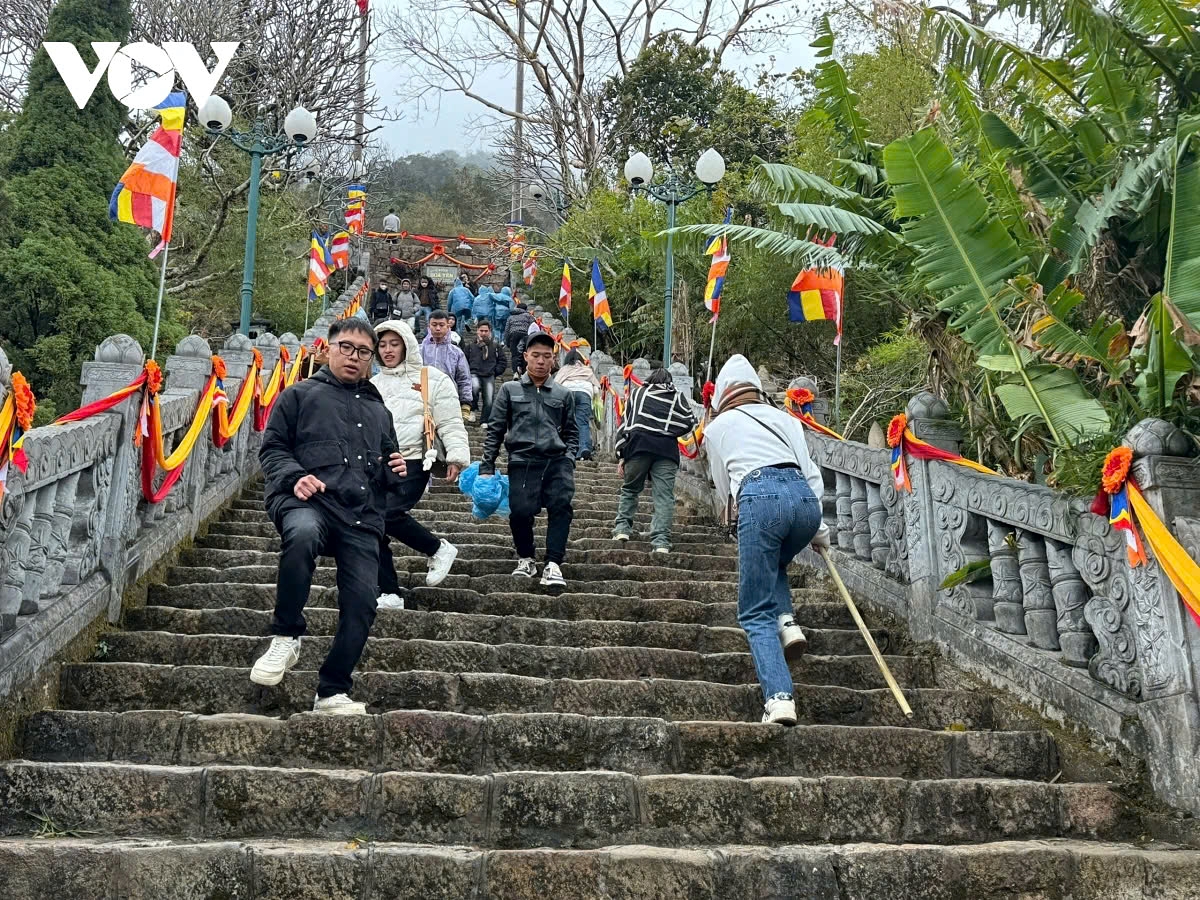 2025 yen tu spring festival attracts buddhist pilgrims picture 9 2025 yen tu spring festival attracts buddhist pilgrims picture 9