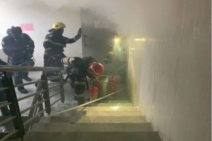 police guide 30 people to safety in hanoi office building fire picture 1 police guide 30 people to safety in hanoi office building fire picture 1