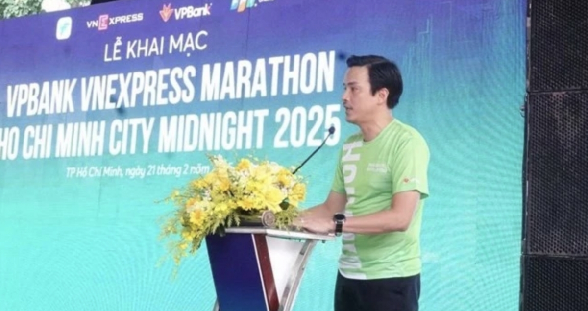 hcm city night marathon draws record 12,000 runners picture 1