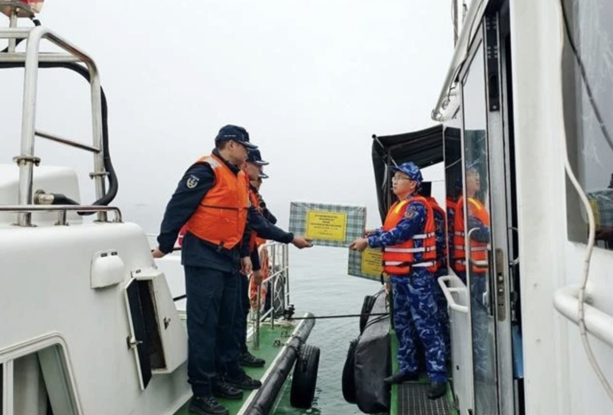 vietnam, china coast guards conduct joint patrol in gulf of tonkin picture 1