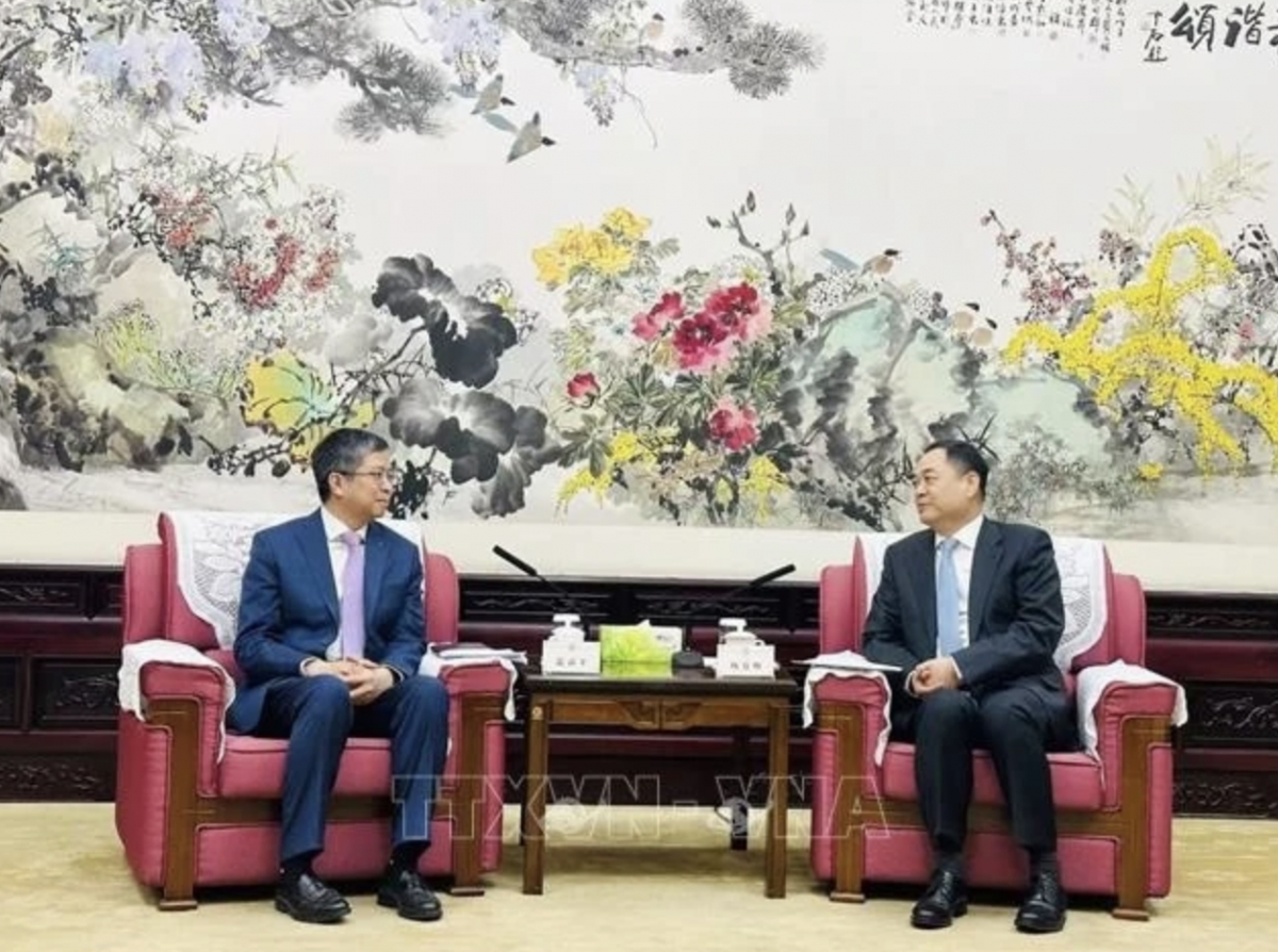 vietnam, china boost people-to-people exchanges for mutual understanding picture 1