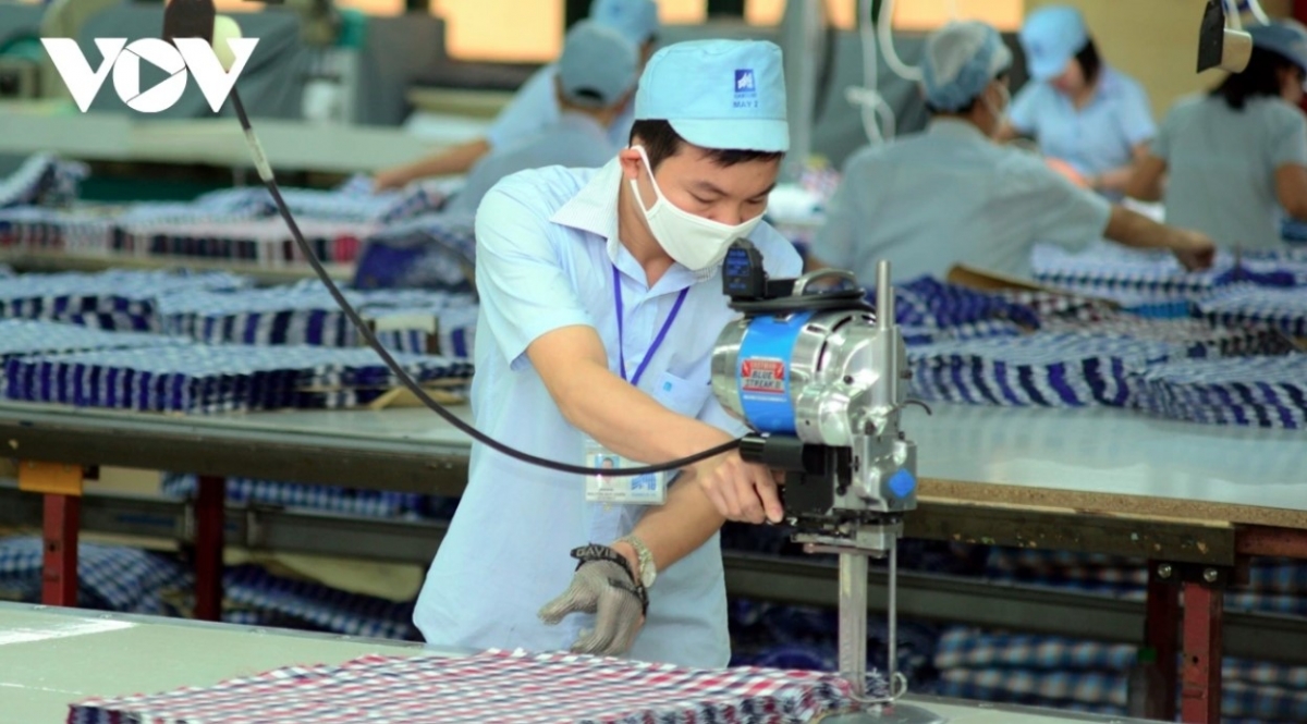 vietnamese economy projected to grow by 6.7 in 2025 standard chartered picture 1