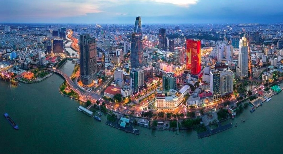 vietnam likely to achieve gdp growth target of 8 this year uob expert picture 1