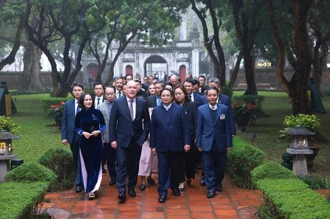 vietnamese, new zealand pms visit temple of literature picture 1