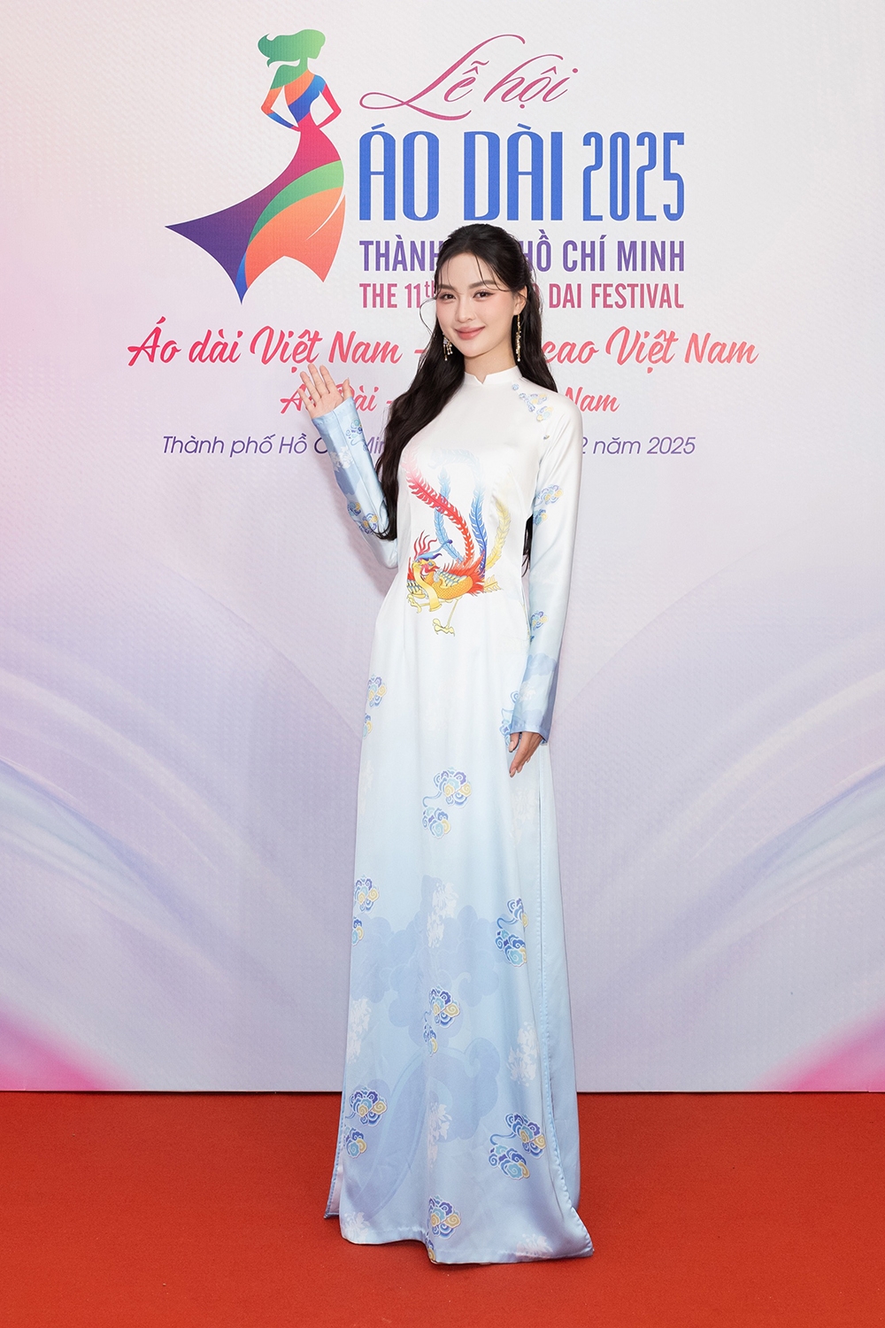 dan hoa hau, nam vuong lam Dai su le hoi Ao dai thanh pho ho chi minh 2025 hinh anh 11