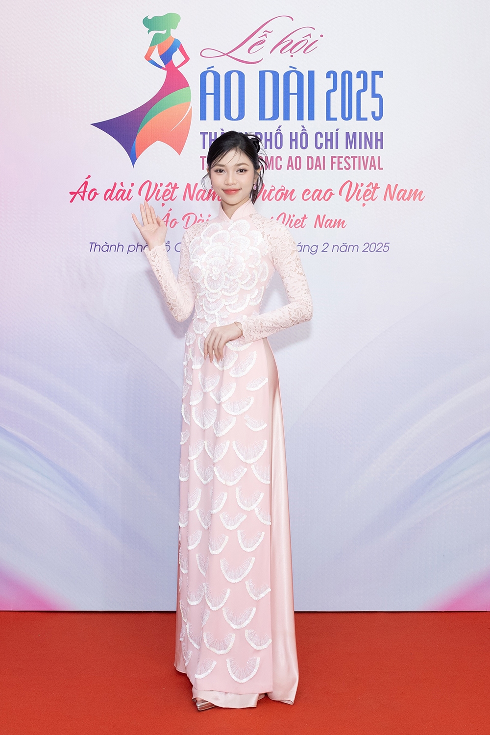 dan hoa hau, nam vuong lam Dai su le hoi Ao dai thanh pho ho chi minh 2025 hinh anh 10