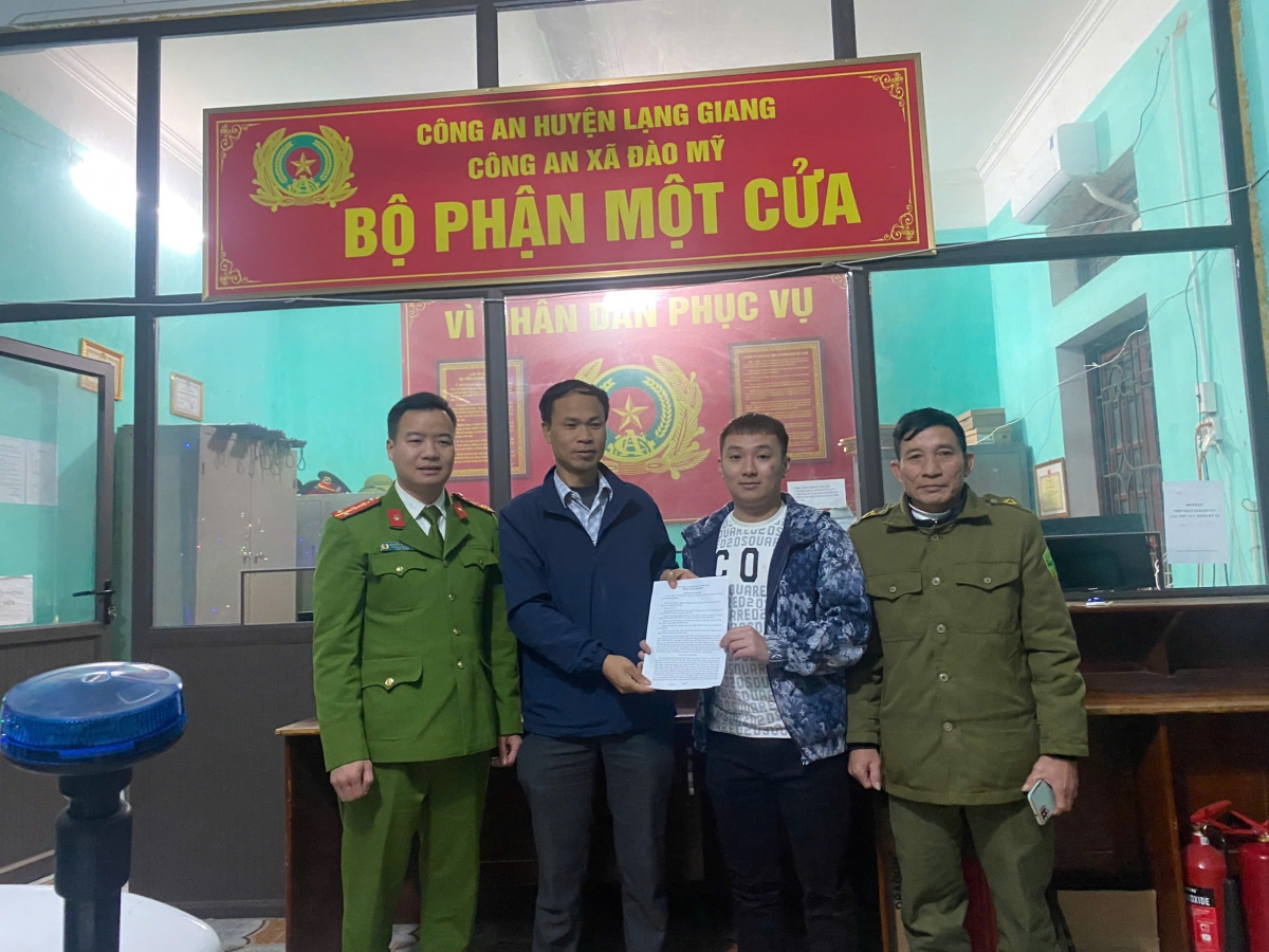 công an hỗ trợ người dân nhận lại hơn 740 triệu đồng chuyển khoản nhầm hình ảnh 1 cong an ho tro nguoi dan nhan lai hon 740 trieu dong chuyen khoan nham hinh anh 1