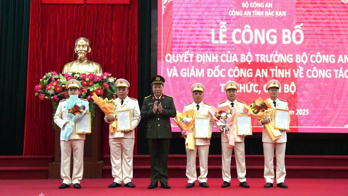 cong an bac kan nhieu cap truong xung phong xuong cap pho de sap xep bo may hinh anh 1