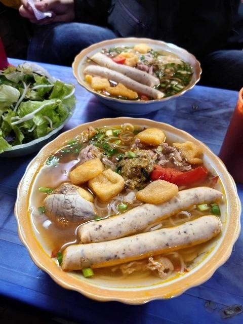 tam dinh chi quan bun rieu ban 1,2 trieu dong 3 bat ngay mung 1 tet o ha noi hinh anh 1