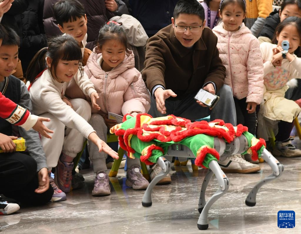robot, ai khuấy đảo lễ hội tết 2025 ở trung quốc hình ảnh 2 robot, ai khuay dao le hoi tet 2025 o trung quoc hinh anh 2