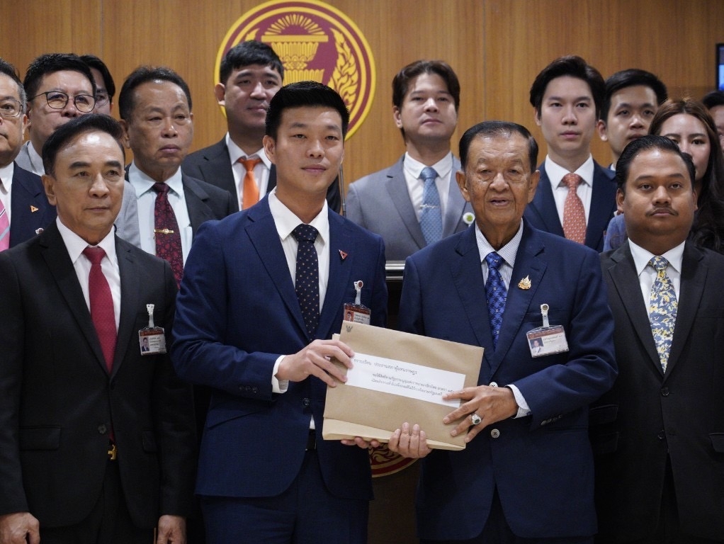phe đối lập tại thái lan đệ trình kiến nghị thảo luận bất tín nhiệm thủ tướng hình ảnh 1 phe doi lap tai thai lan de trinh kien nghi thao luan bat tin nhiem thu tuong hinh anh 1