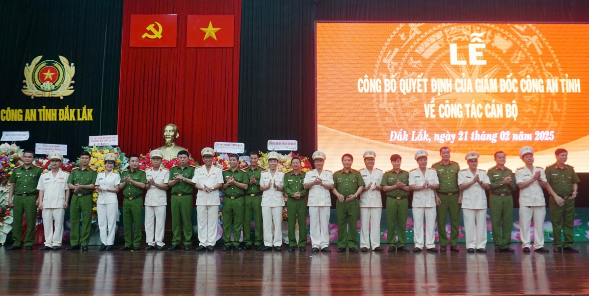 11 lãnh đạo, chỉ huy công an tỉnh Đắk Lắk nghỉ hưu trước tuổi