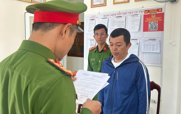bat doi tuong dung con y te pha che ruou khien hai du khach nuoc ngoai tu vong hinh anh 1 bat doi tuong dung con y te pha che ruou khien hai du khach nuoc ngoai tu vong hinh anh 1