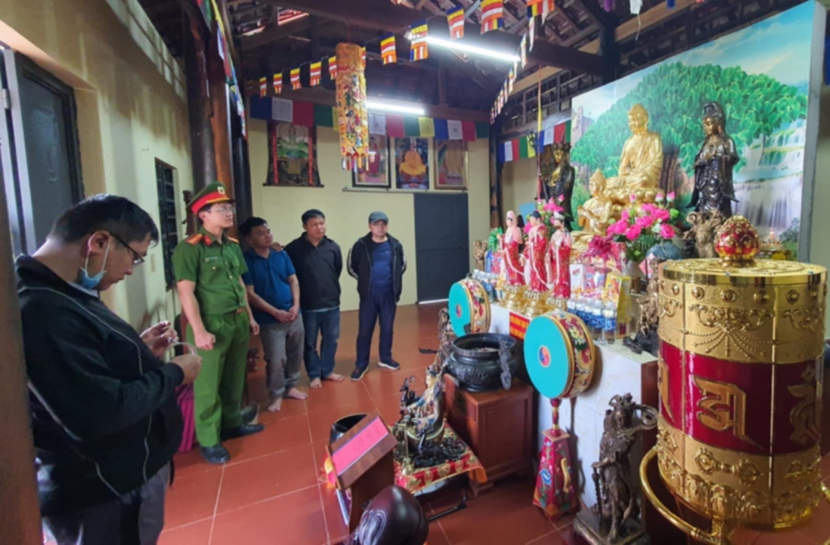 Cặp vợ chồng "hỗ trợ tu hành nhanh đắc đạo" lừa đảo gần 100 tỷ đồng