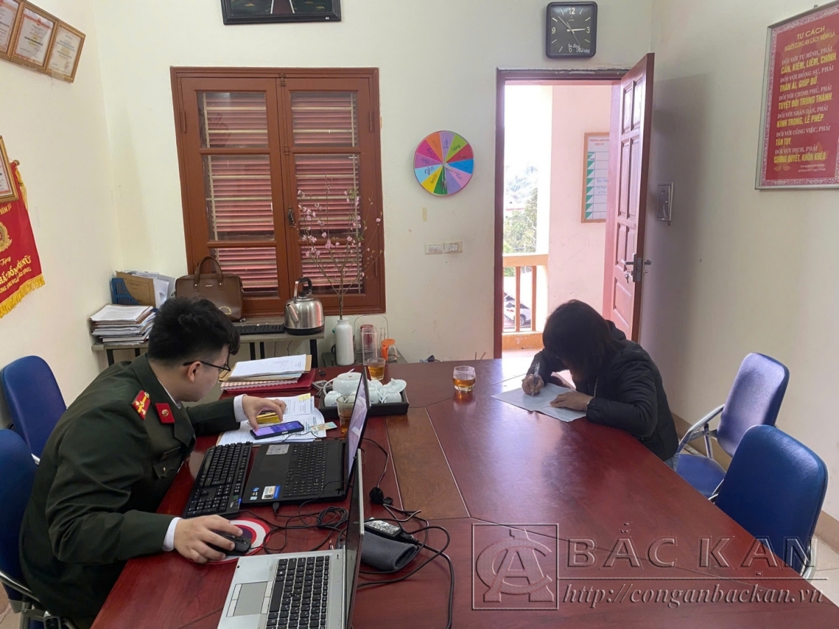 bắc kạn nhắc nhở một giáo viên livestream thiếu chuẩn mực trên mạng xã hội hình ảnh 1 bac kan nhac nho mot giao vien livestream thieu chuan muc tren mang xa hoi hinh anh 1