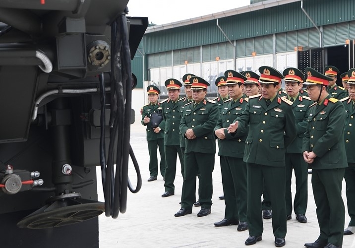 Bộ trưởng Bộ Quốc phòng kiểm tra công tác sẵn sàng chiến đấu